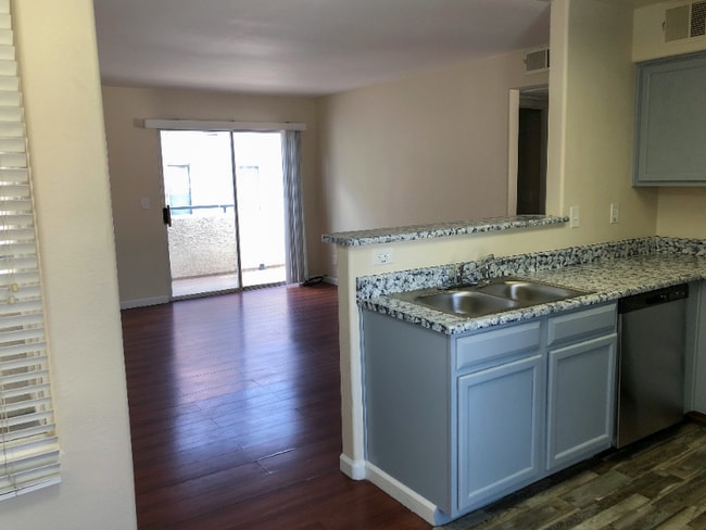 Photo - 3038 Tarpon Dr Unidad 202 Rental