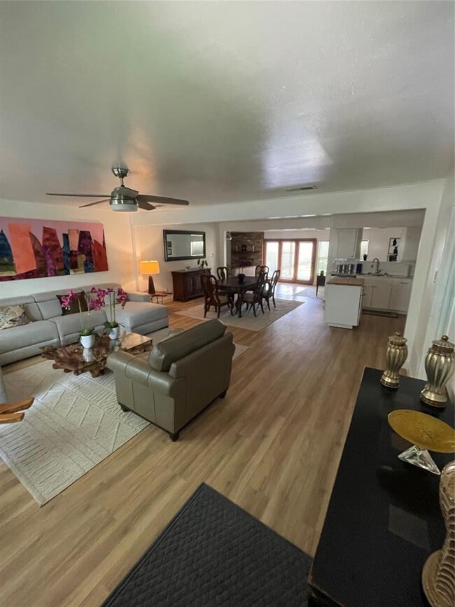 Photo - 1409 Elton Ln