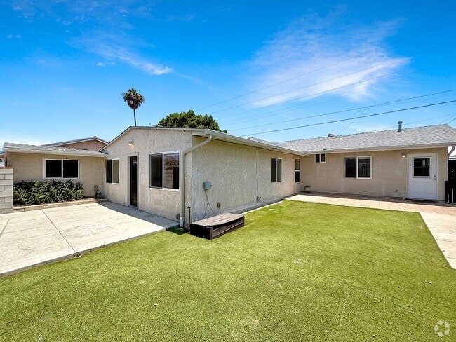 Building Photo - Beautiful 4BD/3BA House in Clairemont W/ A...