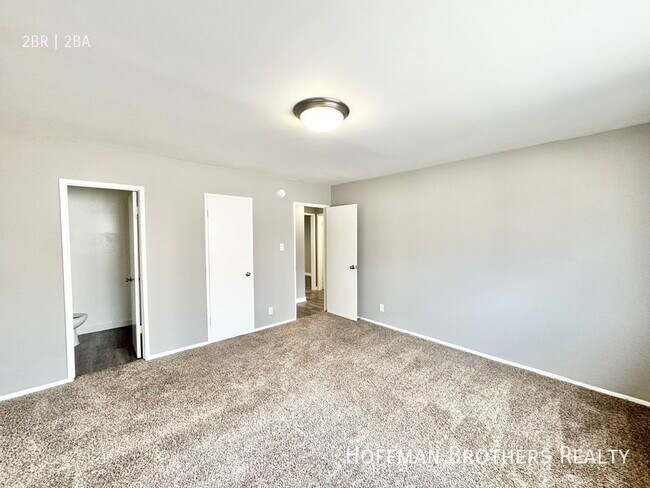 Photo - 5417 Newcastle Ave Unidad 50