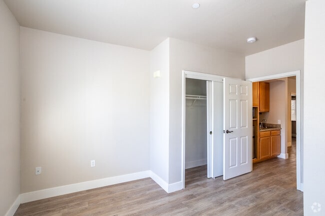 2BR, 2BA - 1100SF - Bedroom