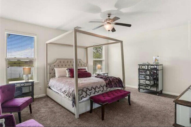 Master Bedroom - 758 Lakeshore Village Dr