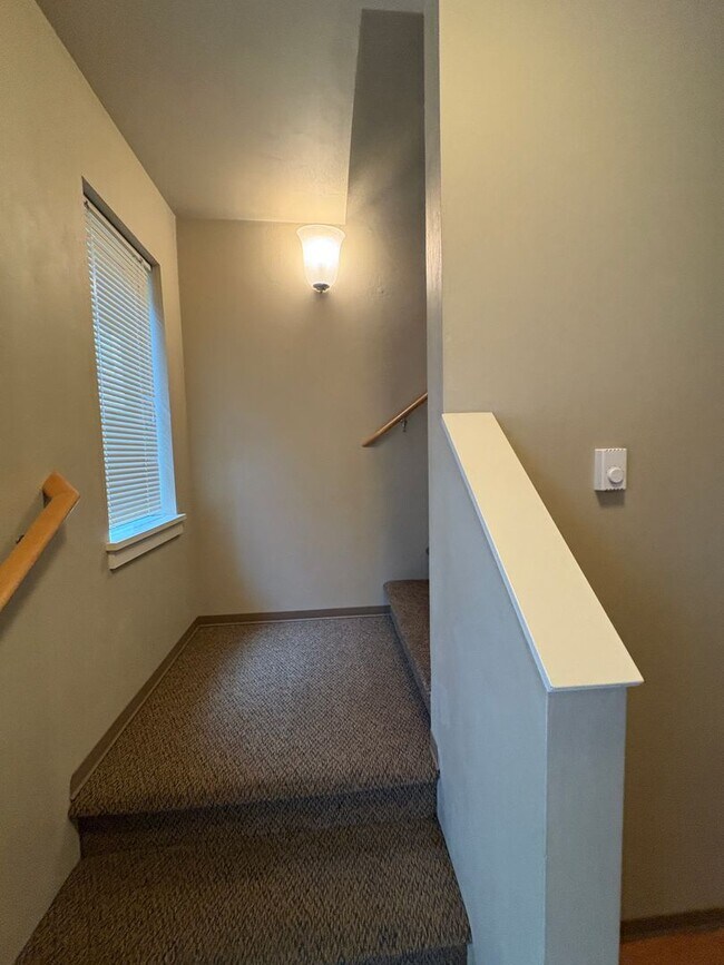 Photo - 2 Bedroom 1 1/2 Bath Close to campus on 14th & Patterson Unit 585 E 14th Ave #7