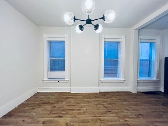 Fully Renovated 3 bed 2 bath Apartment