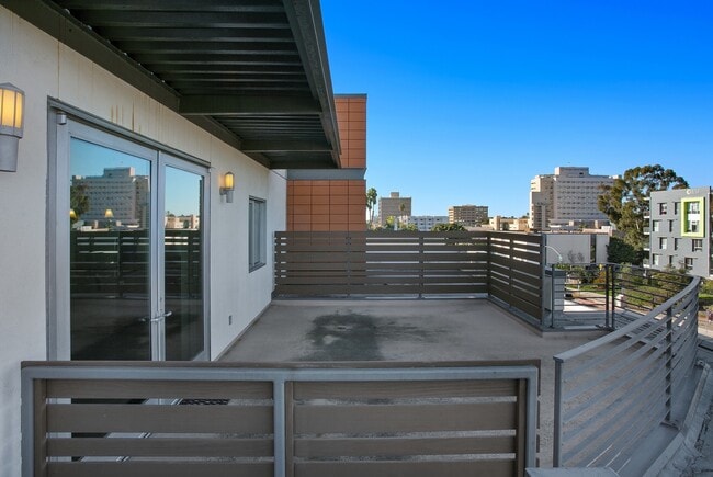 Photo - Hillcrest Top Floor Corner Unit 2 Bed 2.5 Bath