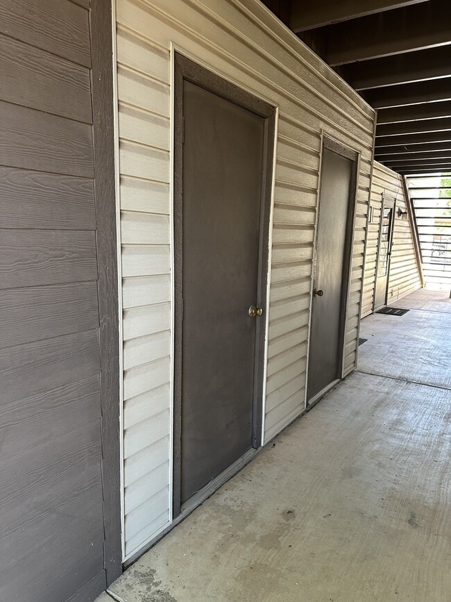 Photo - 412 N Oakwood Rd