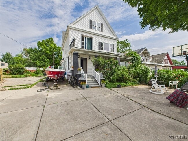 Building Photo - 2403 Niagara St Rental