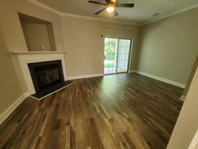 Building Photo - Beautiful 2BR Townhome in University City with Dual En-Suite Bedrooms