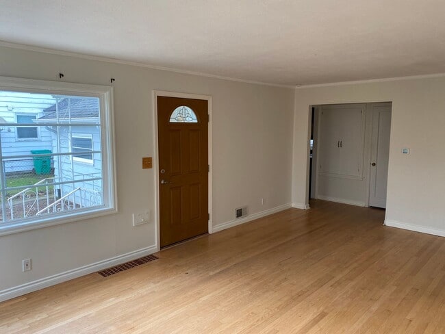 6144 N Willamette Blvd