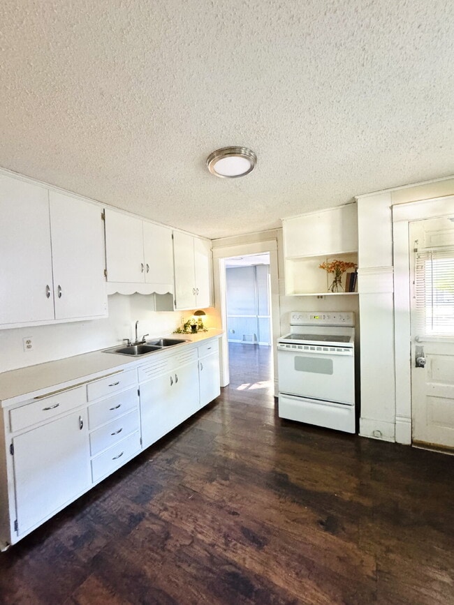 Photo - 3-Bedroom Rental Home Just Steps from Downtown! $1650/Month