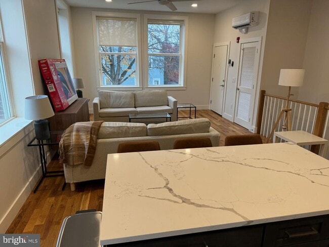 Building Photo - 30 MacLean St Unit 3 - FURNISHED Rental