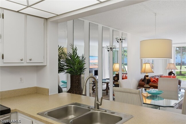 Building Photo - 1086 Forest Lakes Dr Unit 106