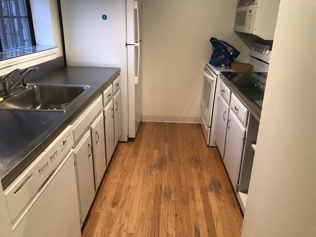 Photo - 183 Loomis Dr Unit 121