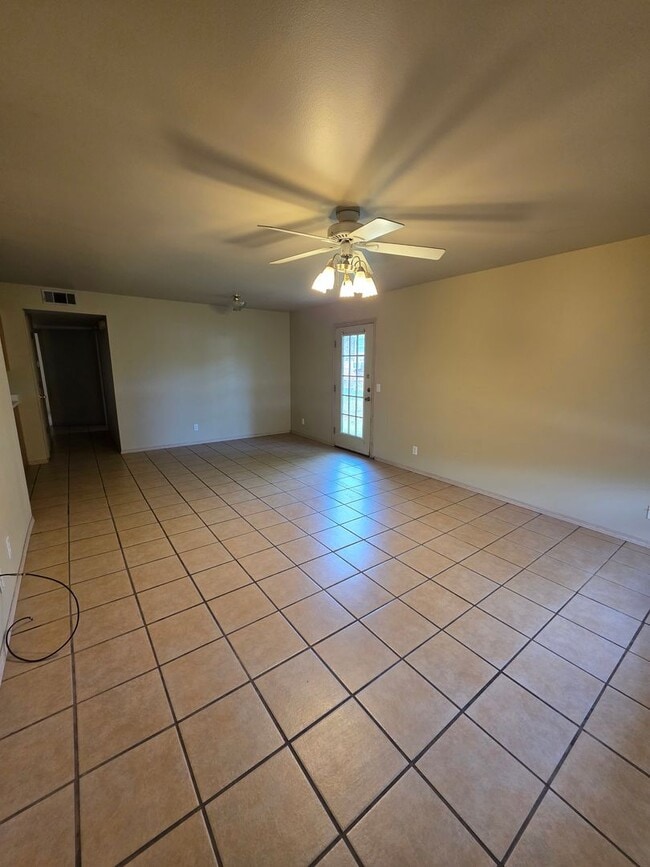 1007 N Parker Rd