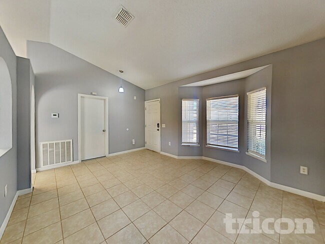 Photo - 810 Ognon Ct