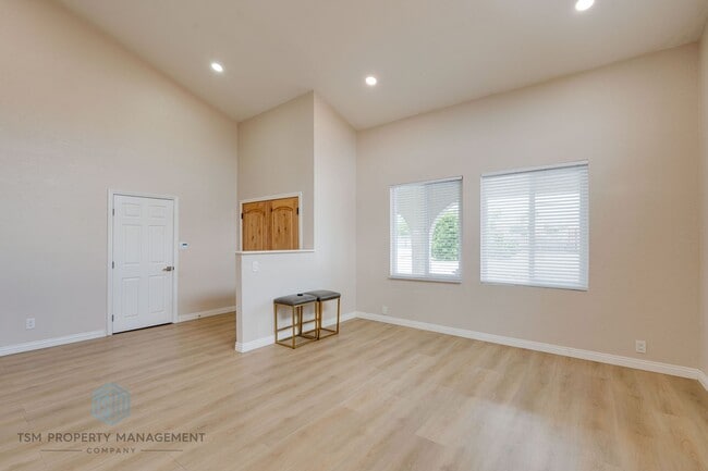 Photo - 13635 Arrow Route Unidad 1. Front 3 Bed 2 Bath