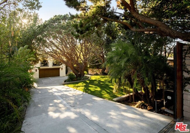 Photo - 7043 Birdview Ave