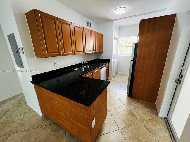 Photo - 946 Bay Dr Unit 5