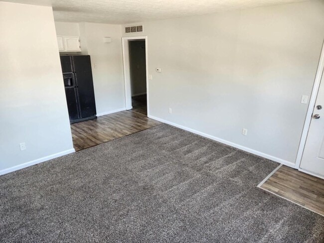 Building Photo - 1606 Tippecanoe Dr
