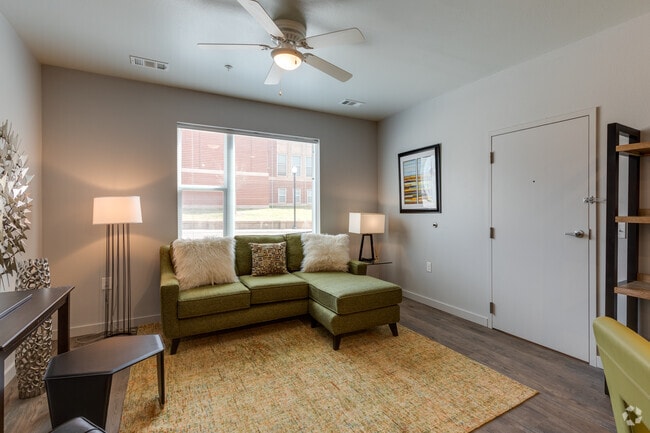 1BR, 1BA - 680SF