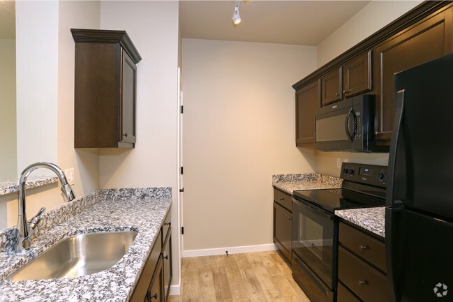 1BR, 1.5BA - Roadrunner - Kitchen