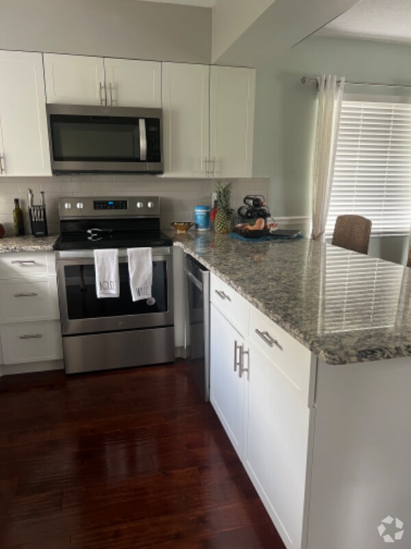 Building Photo - 178 SE Village Dr Rental