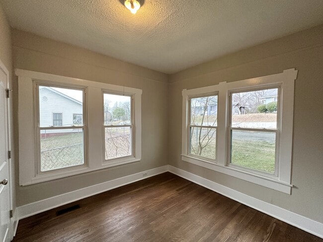 Photo - 2223 28th St N