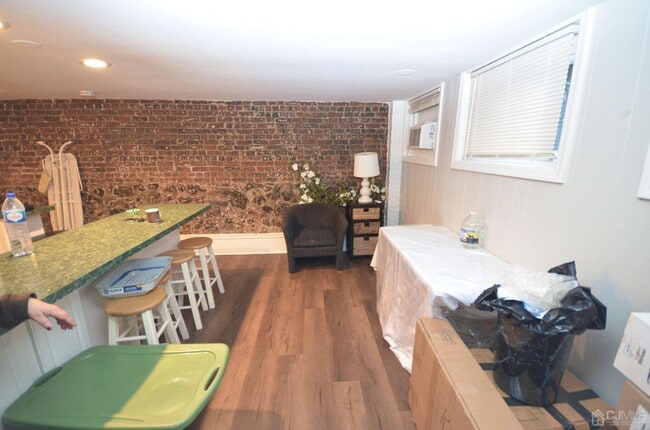 Building Photo - 405 N Washington Ave Unit 8