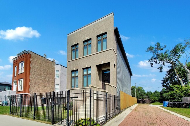 700 E 46th St