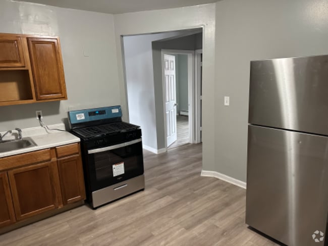 Building Photo - 462 Summit St Unit 1 Rental