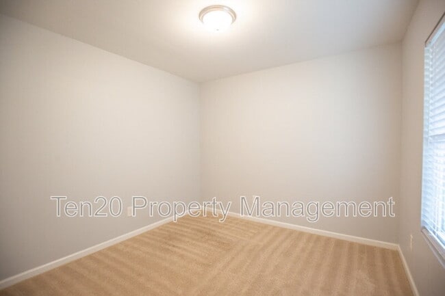 Photo - 316 Irish Ln