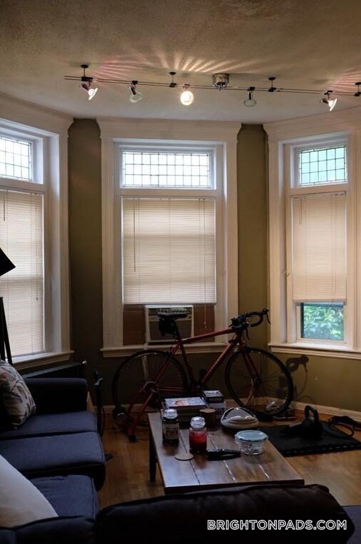 Photo - 1874 Commonwealth Ave Unidad 1