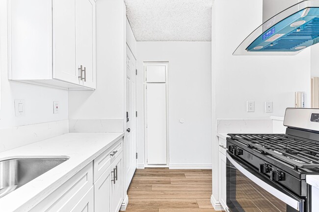 Photo - 1070 Loma Ave Unidad #306