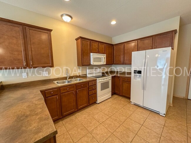 Photo - 3 Bedroom 2 1/2 Bath end unit townhome near Jordan Creek!