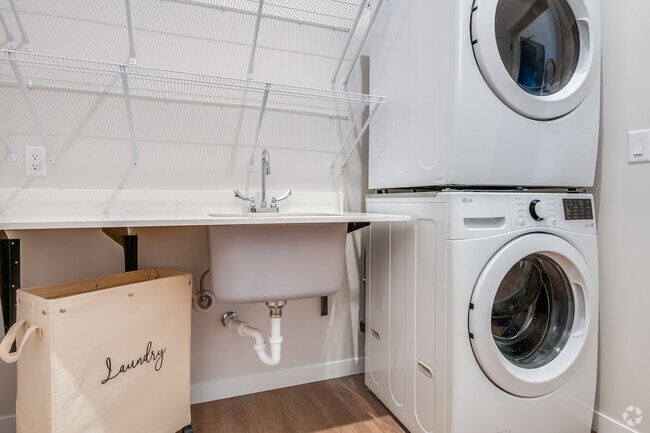 2BR, 2BA - 1,000SF - Laundry