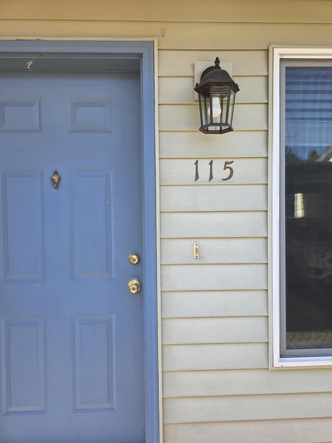 Building Photo - 4792 Lancaster Dr NE Unit 115