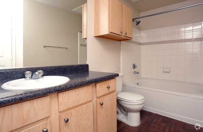 1BR,1BA-758sft