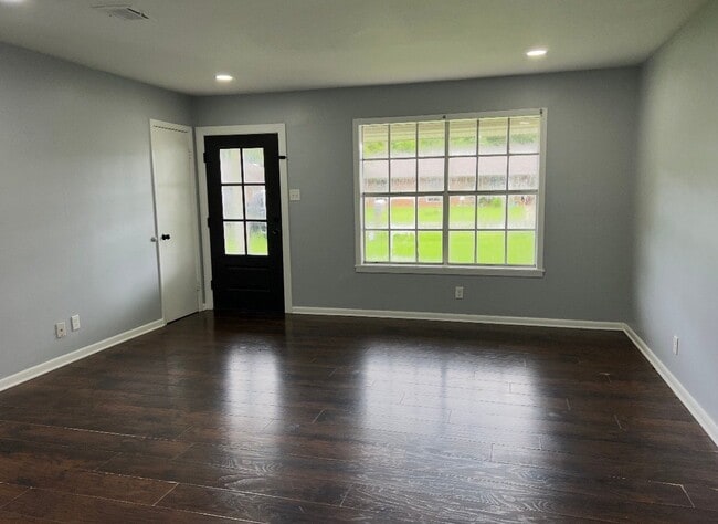 Photo - 207 Dogwood Dr