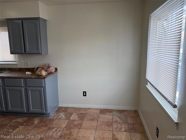 Photo - 14960 Alberta Ave