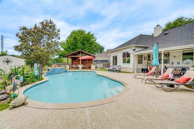 Photo - 1209 Lacey Oak Loop