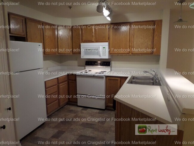 Photo - Super Cute and Private 2-Bedroom Condo w/2 Parking Spaces in Lake Forest Park!!