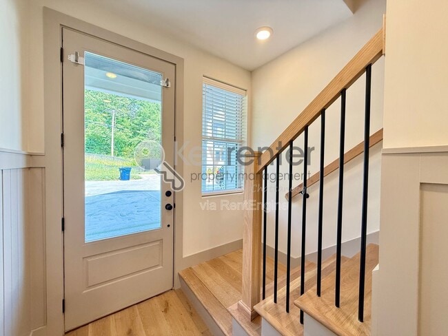 Photo - 1072 Amelia Ct