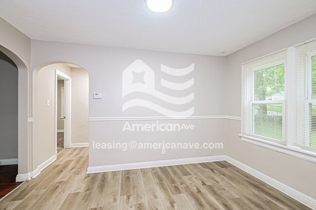 Photo - 207 Newell Dr