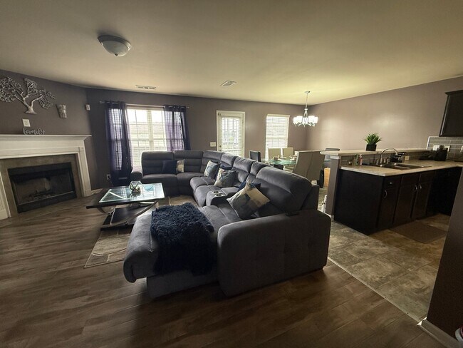Photo - 1124 Harmony Ln