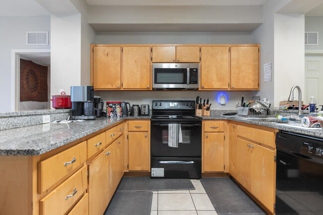 Photo - 533 Conradi St