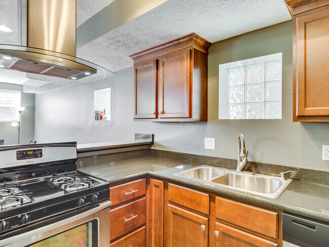 Photo - 2193 W 7th St