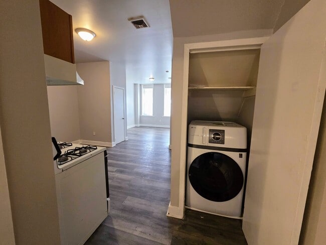 Building Photo - 1309 W Allegheny Ave Unit 1