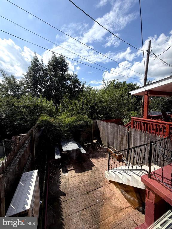 Photo - 422 Earl St