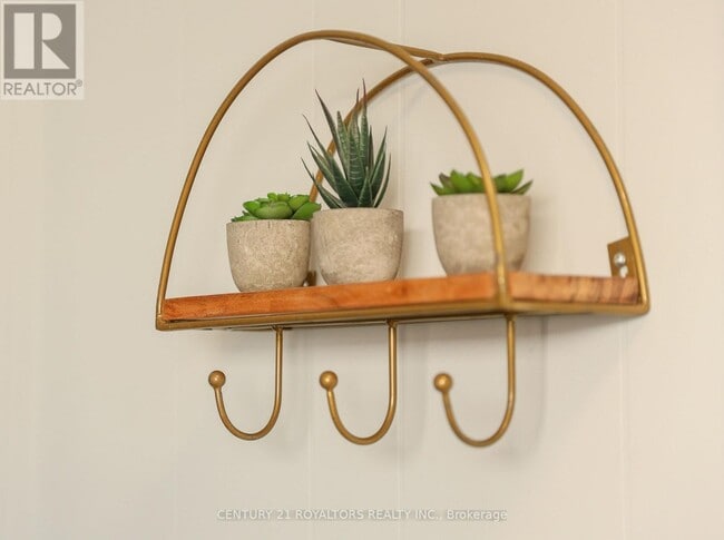 Photo - 5283 Buchanan Ave