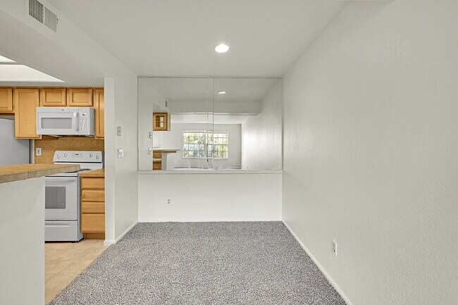 $1,495.95 with $300 off the first month's rent, 1 Bed, 1 Bath Condo in Englewood with Cozy Firepl...